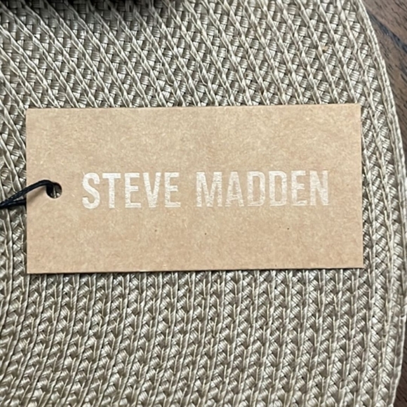 ✨NWT Steve Madden Black BMatty Crossbody Structured Hardbody w/Gold Chain Detail - Picture 7 of 13